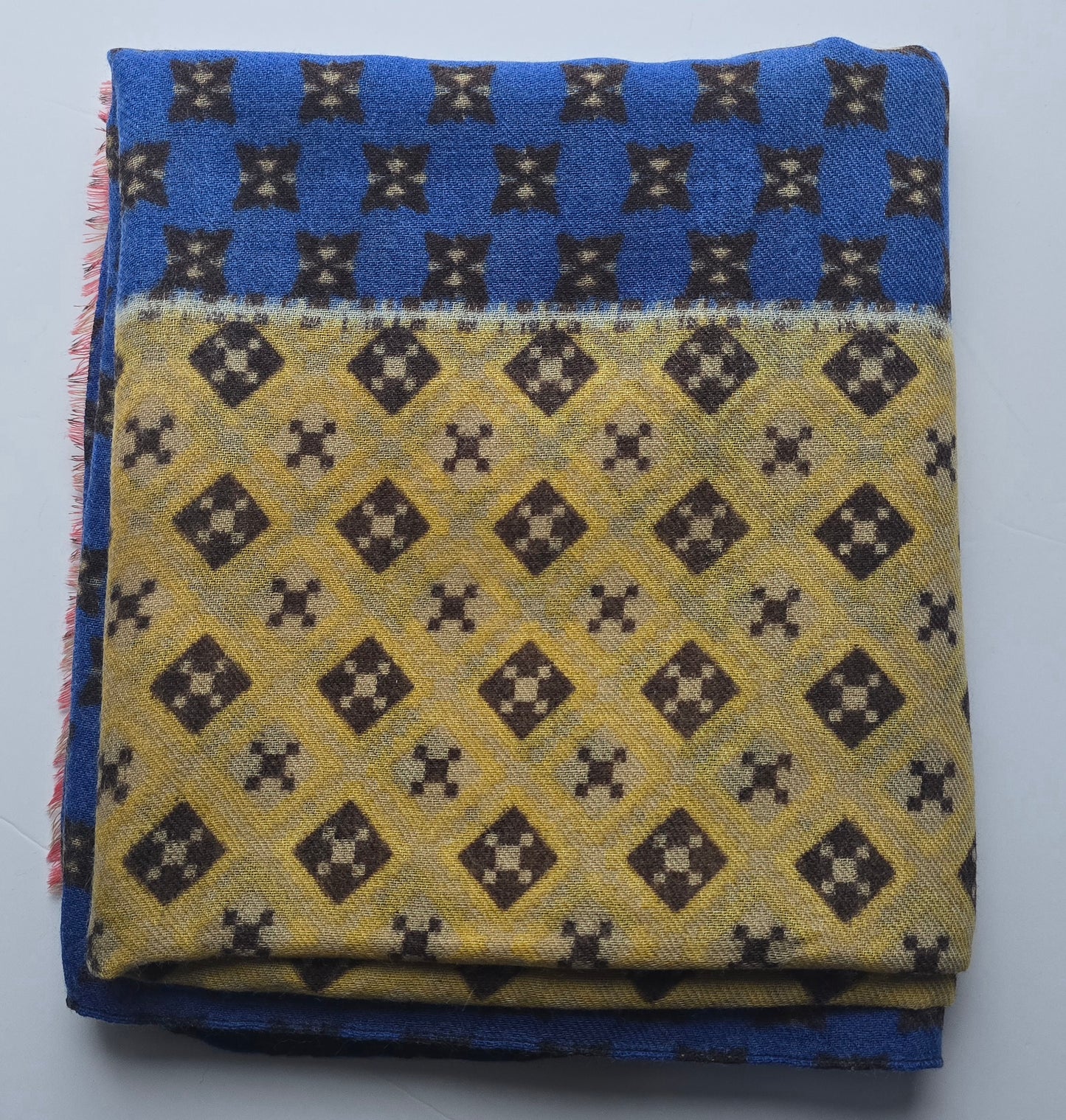 Premium Merino Wool Scarf – Soft, Warm & Breathable